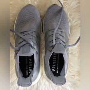 Adidas ultra boost women’s size 9 grey excellent condition